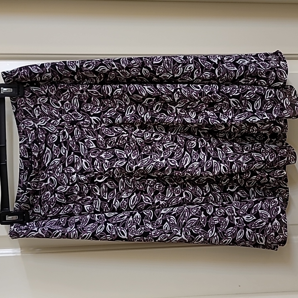 George skirt sz 8 deep purple, cream, pattern, black liner
